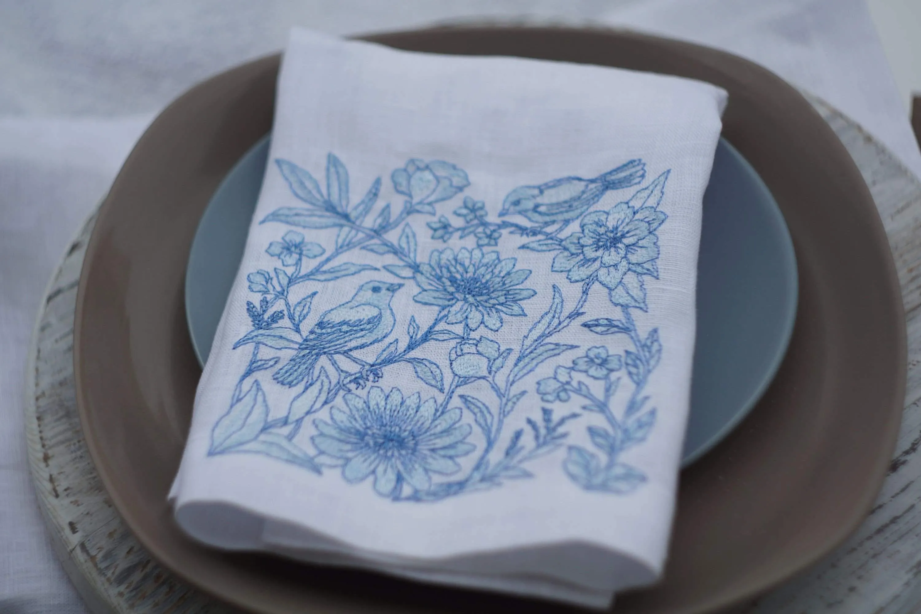 #063 | Floral design with birds | Linen napkins