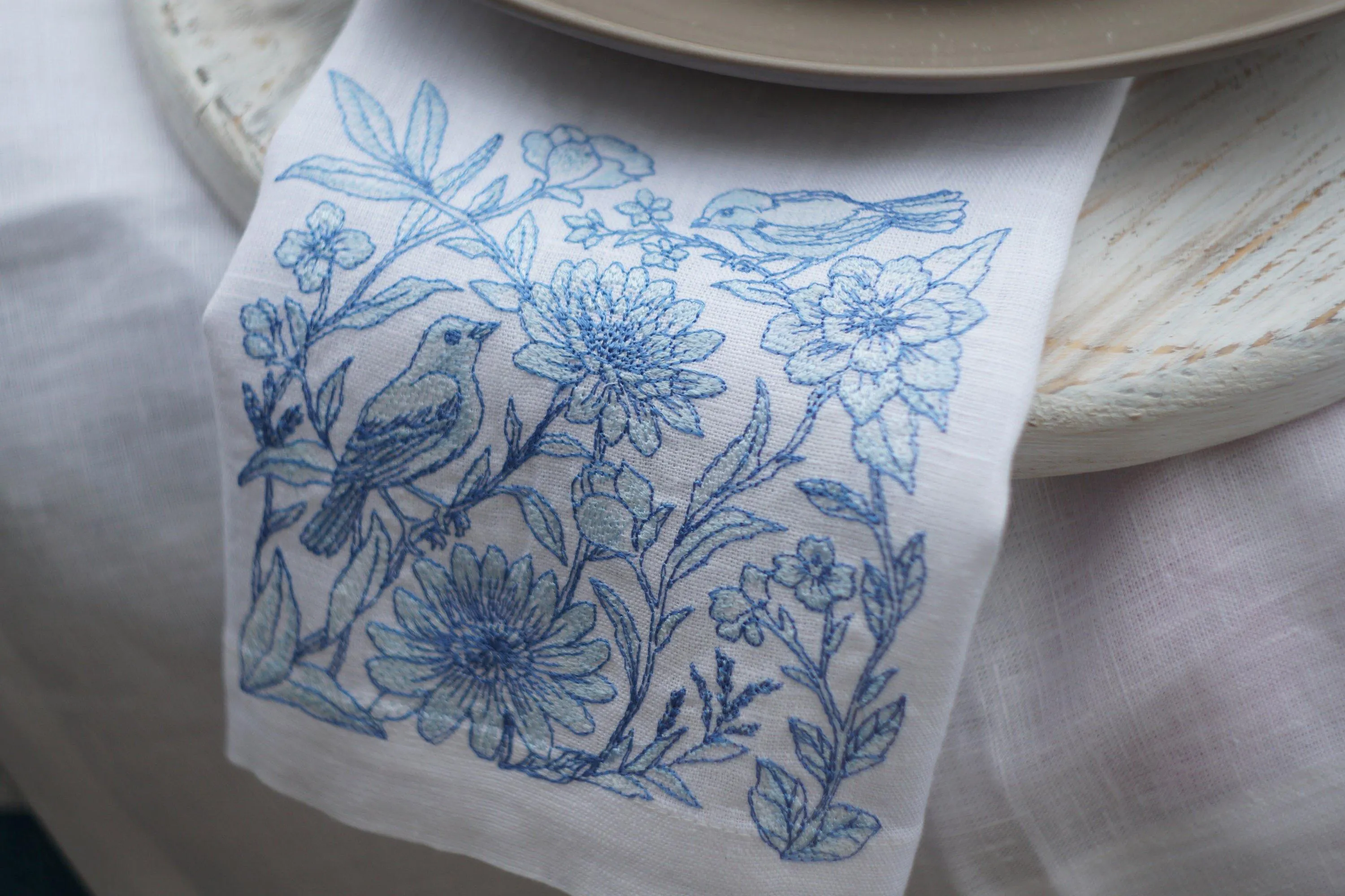 #063 | Floral design with birds | Linen napkins