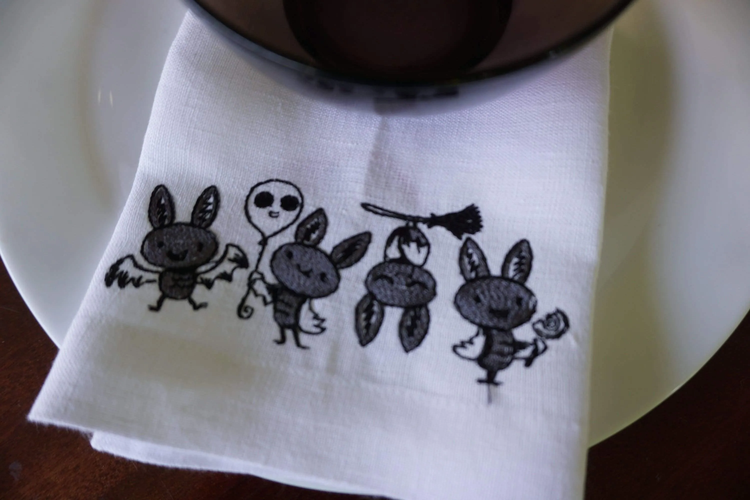 #070 | Halloween bats with balloon and broomstick | Linen napkins