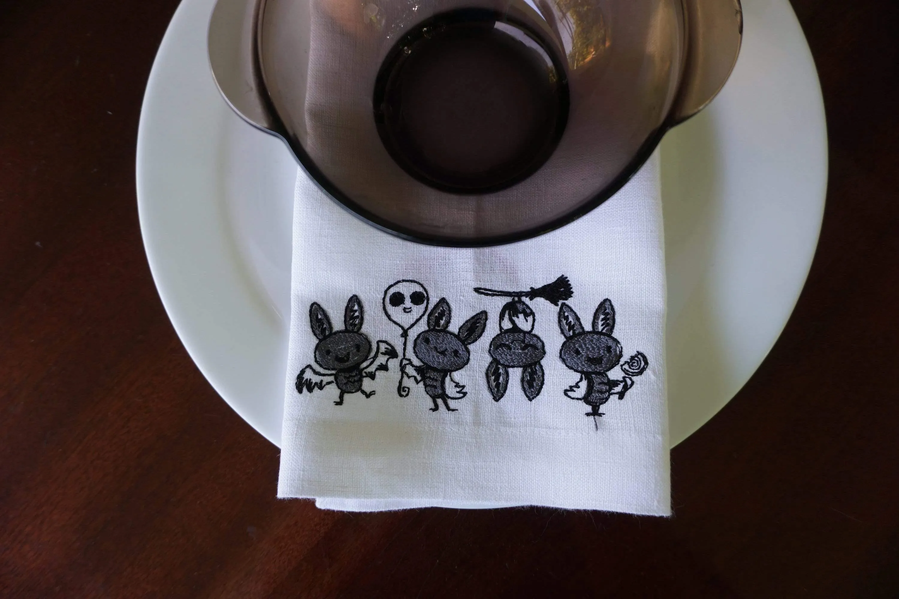 #070 | Halloween bats with balloon and broomstick | Linen napkins