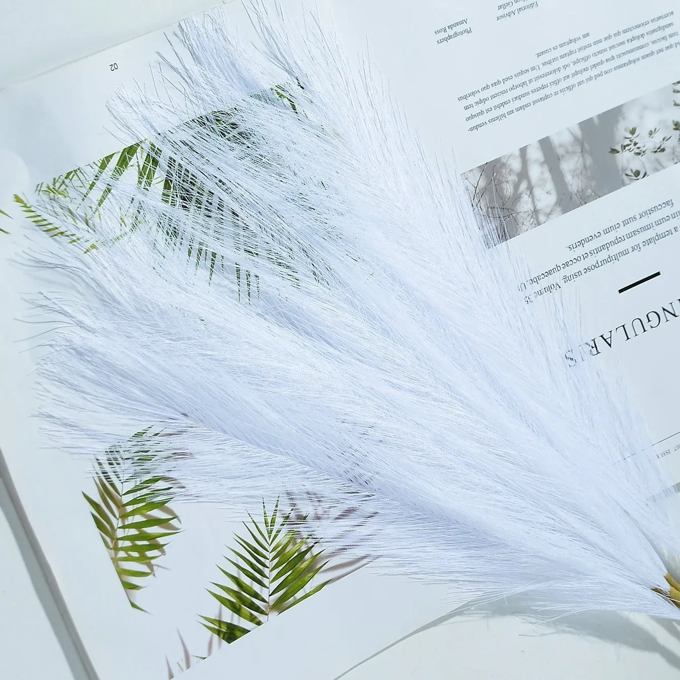 1 Pack/5pcs Faux Pampas Grass Large Tall Fluffy Artificial Flowers - Boho Decor for Vase Filler, Farmhouse, Home, and Wedding Decoration