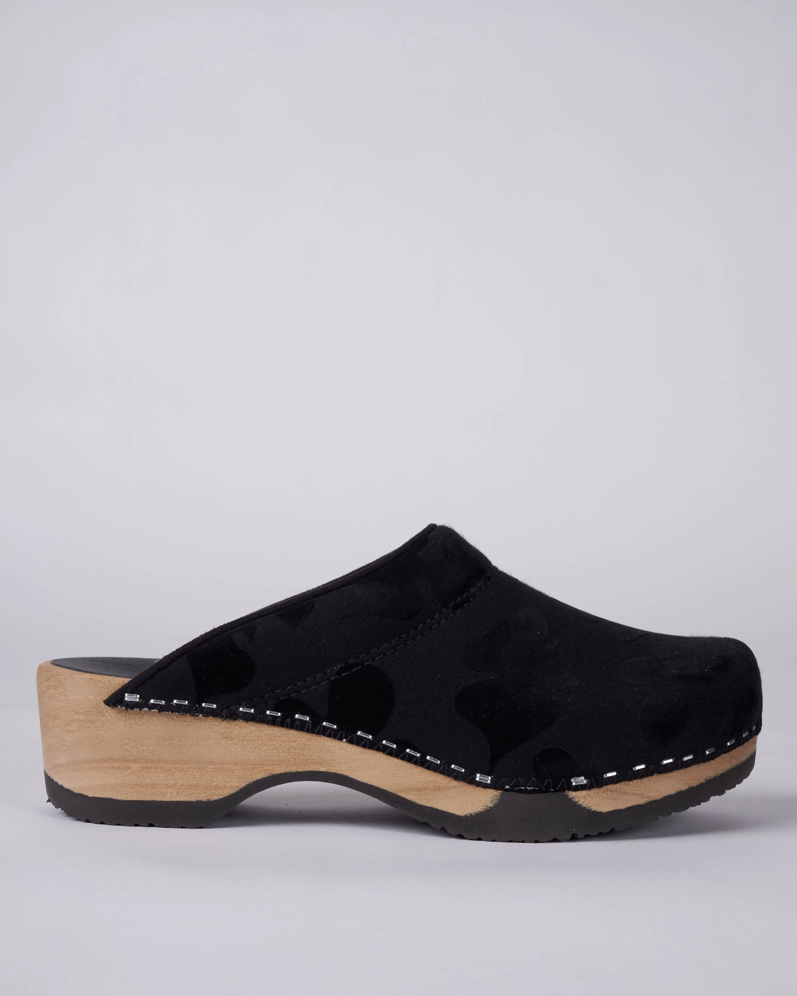 1020 wooden clog bottom w/cloth upper - black/black