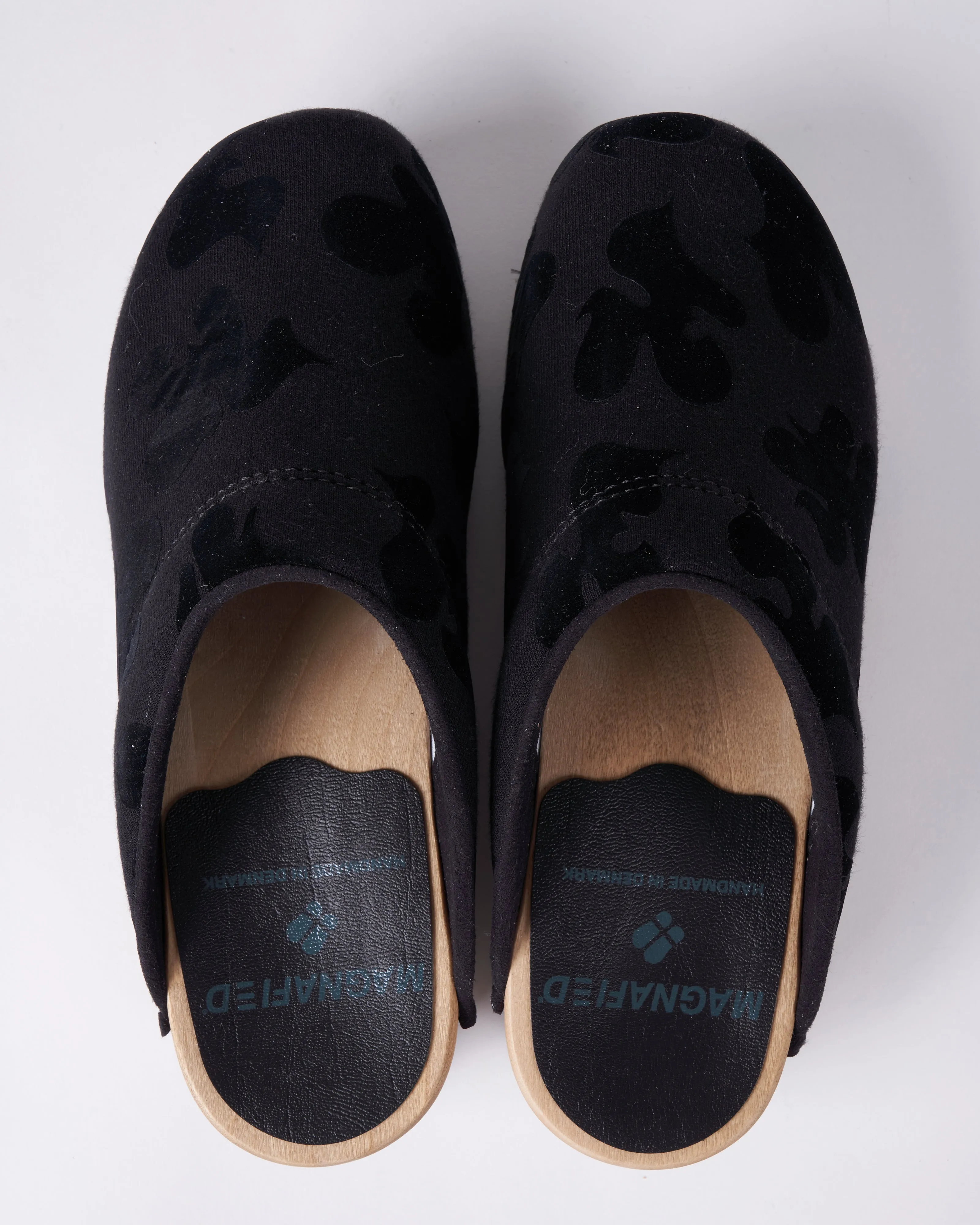 1020 wooden clog bottom w/cloth upper - black/black