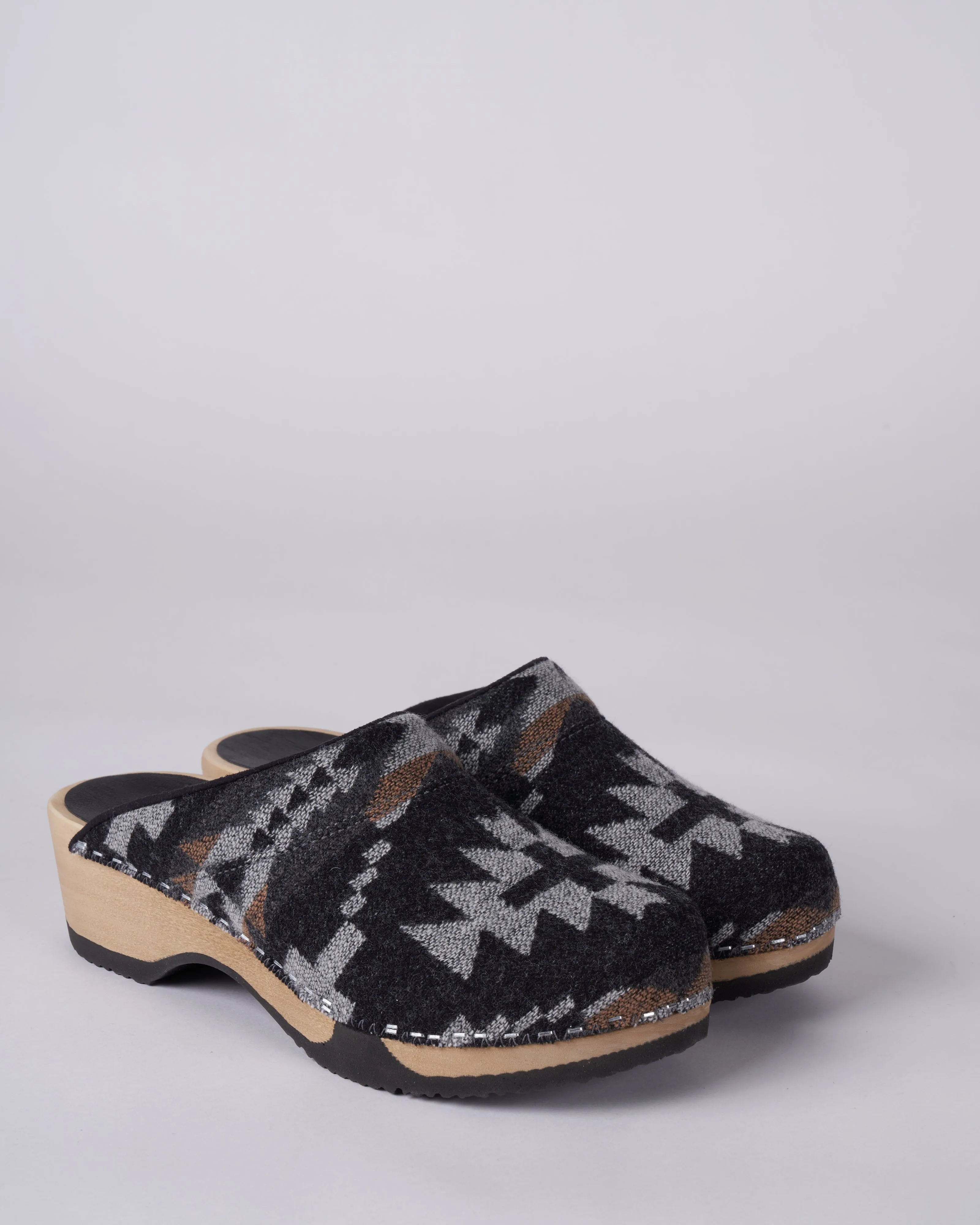 1021 wooden clog bottom w/ wool upper - santa fe black
