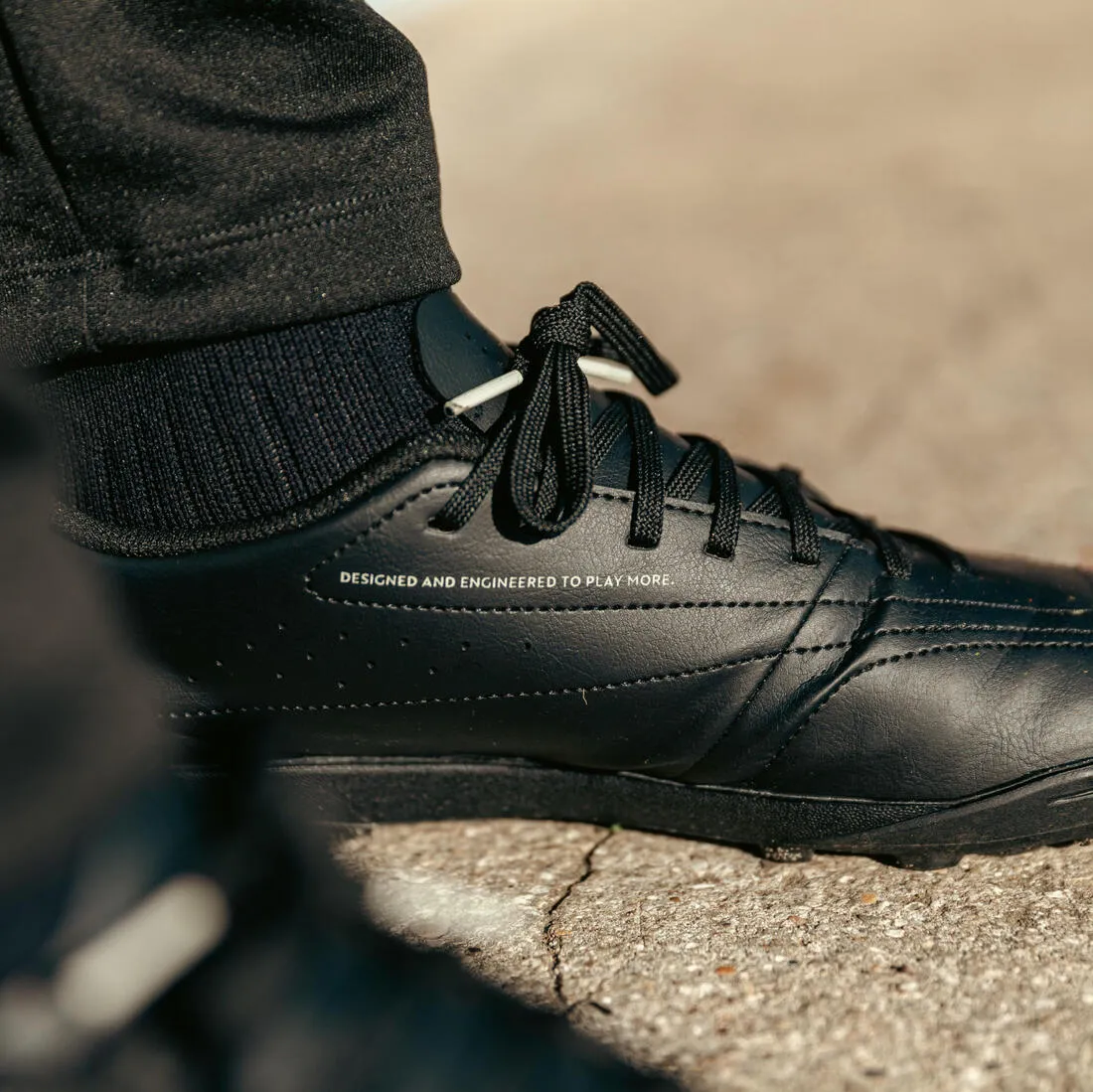 CHAUSSURES DE FOOTBALL 100 TURF .TF NOIR