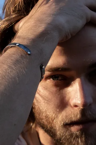 Gladiator snare bracelet