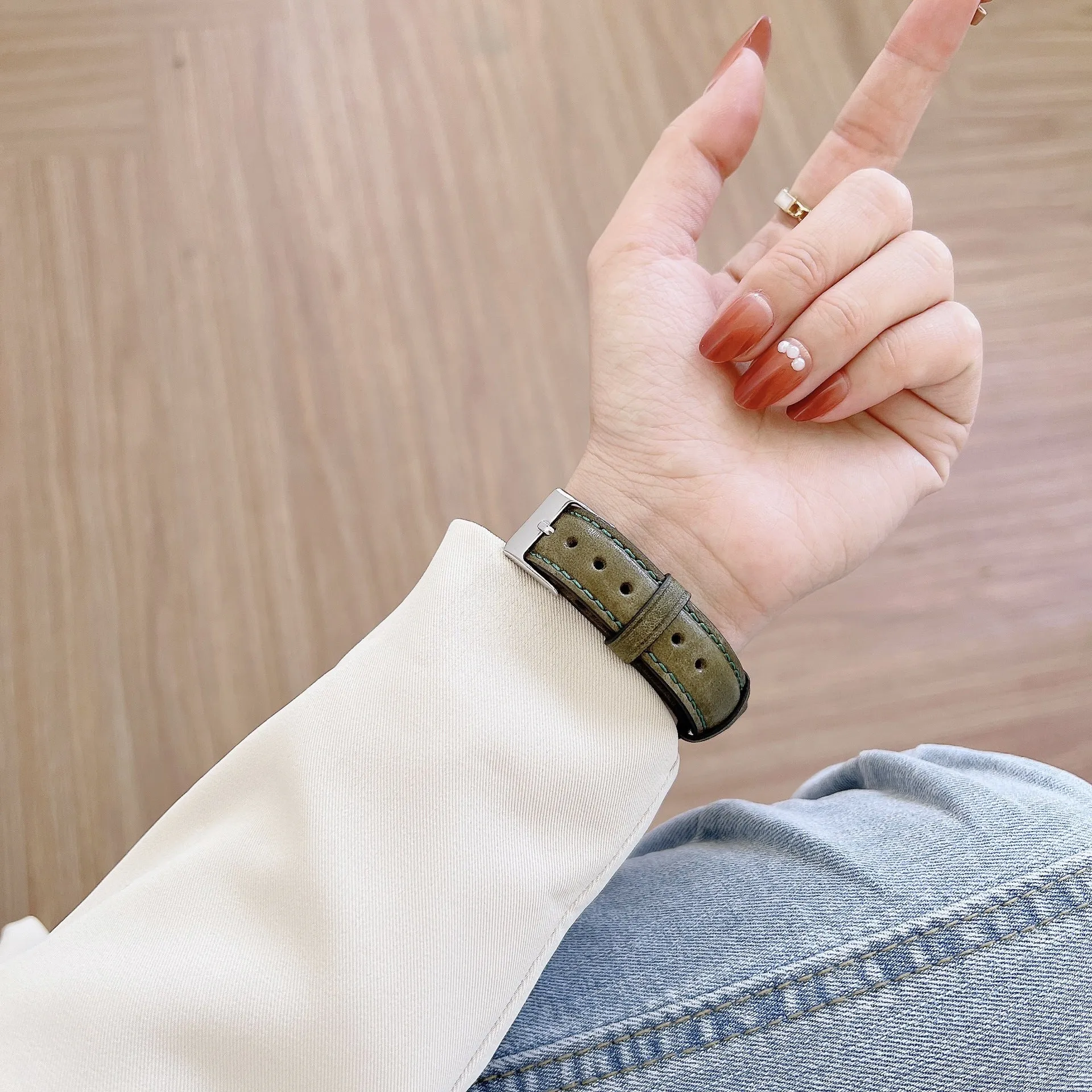 Ladies' Slim Retro Leather Band For Apple Watch