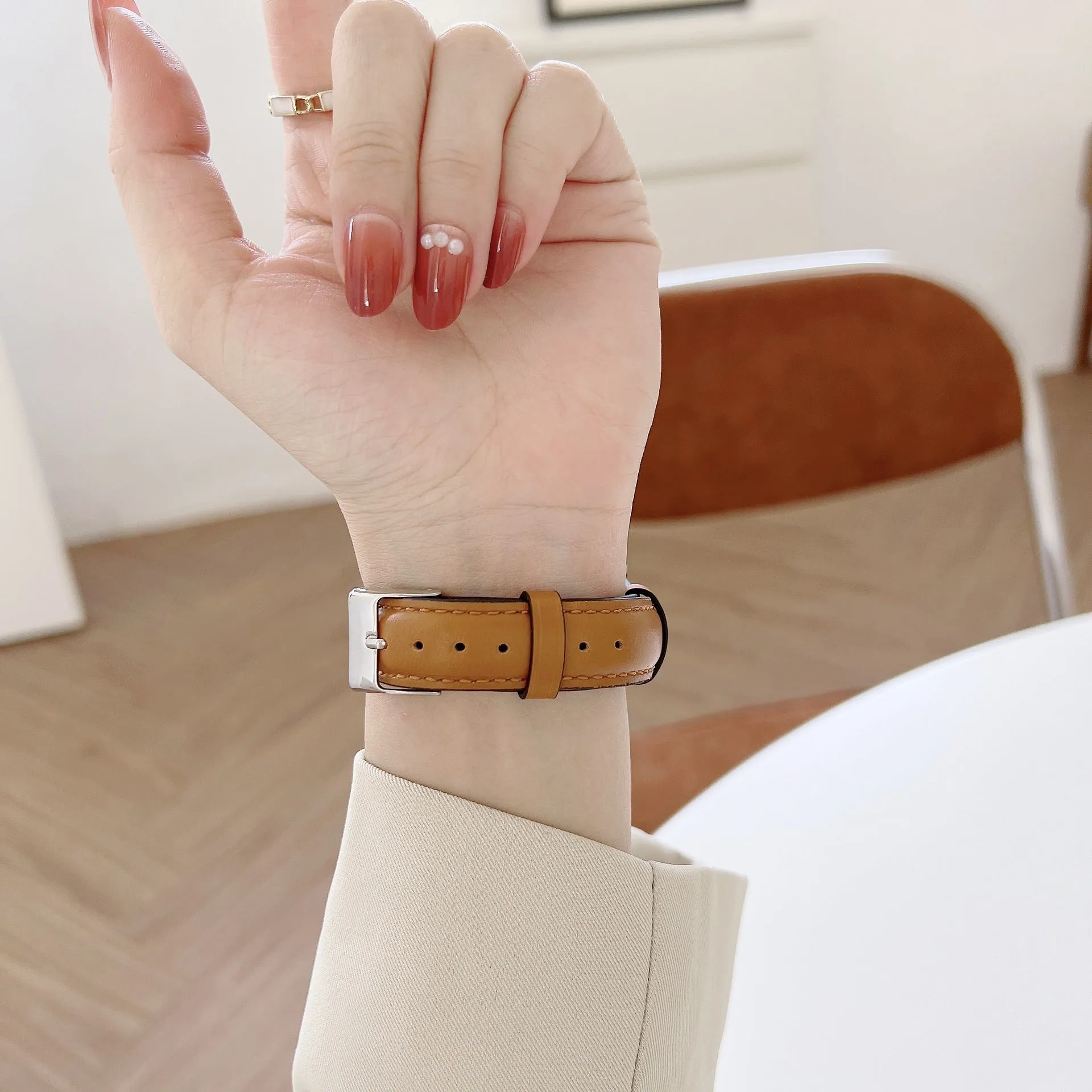 Ladies' Slim Retro Leather Band For Apple Watch