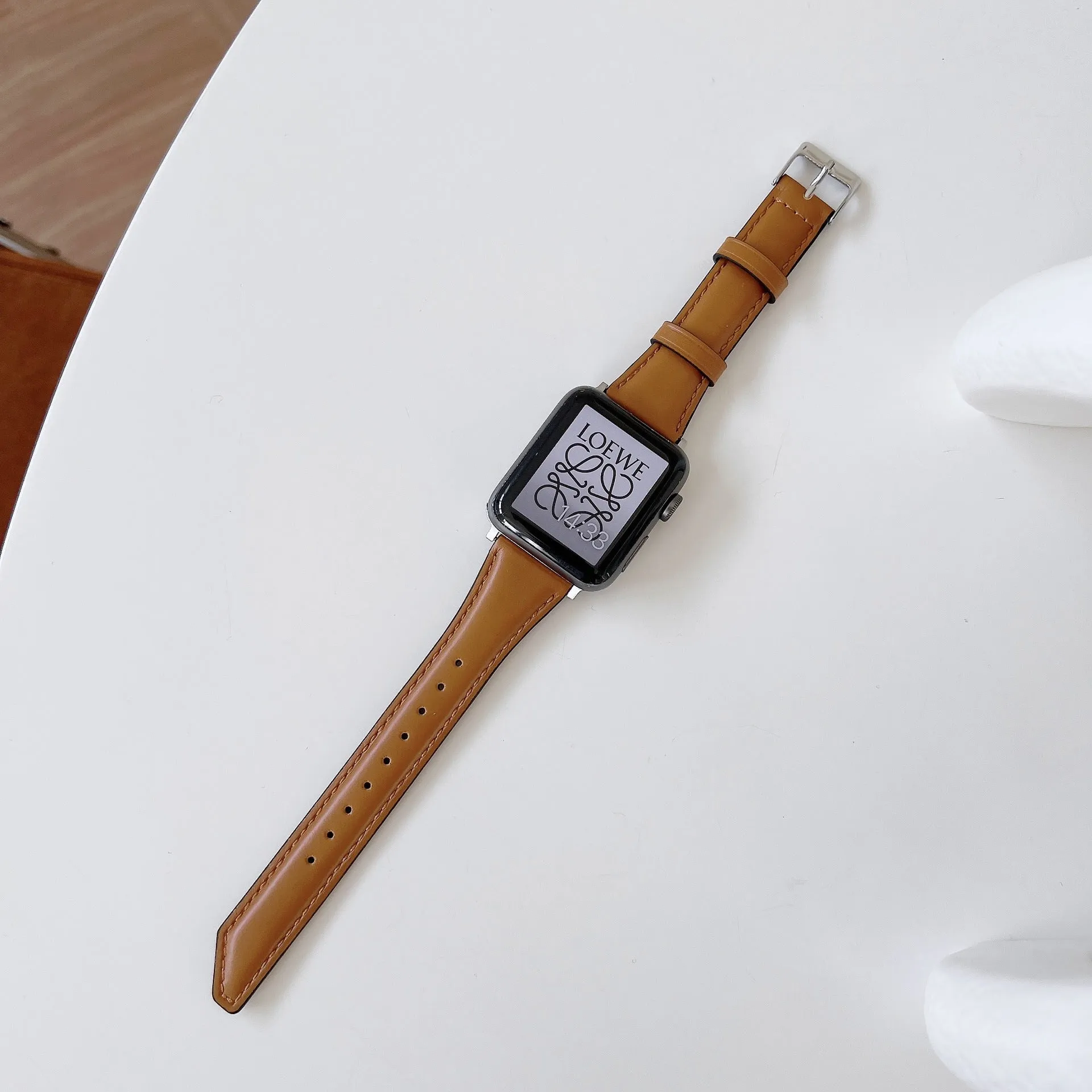 Ladies' Slim Retro Leather Band For Apple Watch