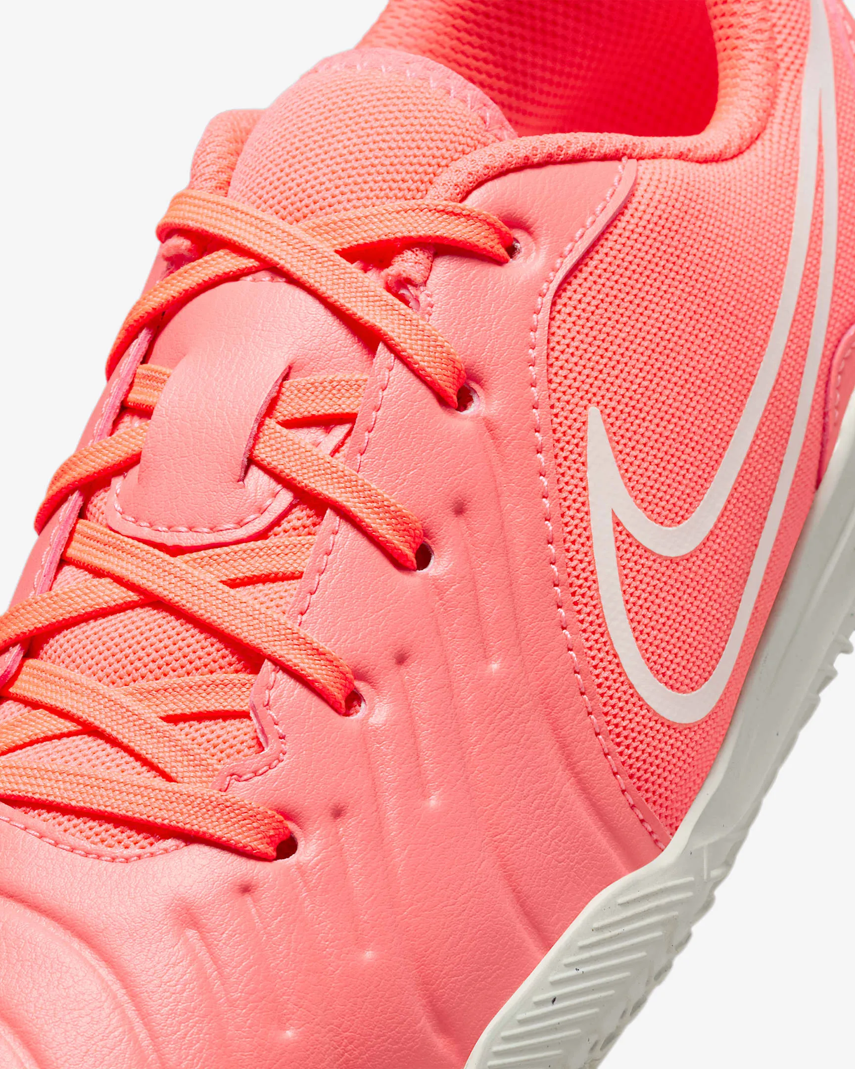 Nike Jr. Tiempo Legend 10 Club Little/Big Kids' Indoor/Court Low-Top Soccer Shoes